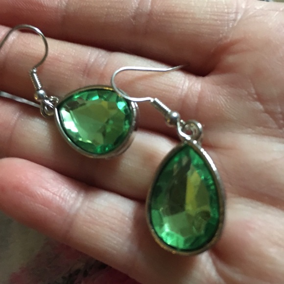 Peridot Green Crystal Teardrop Earrings - Picture 2 of 2